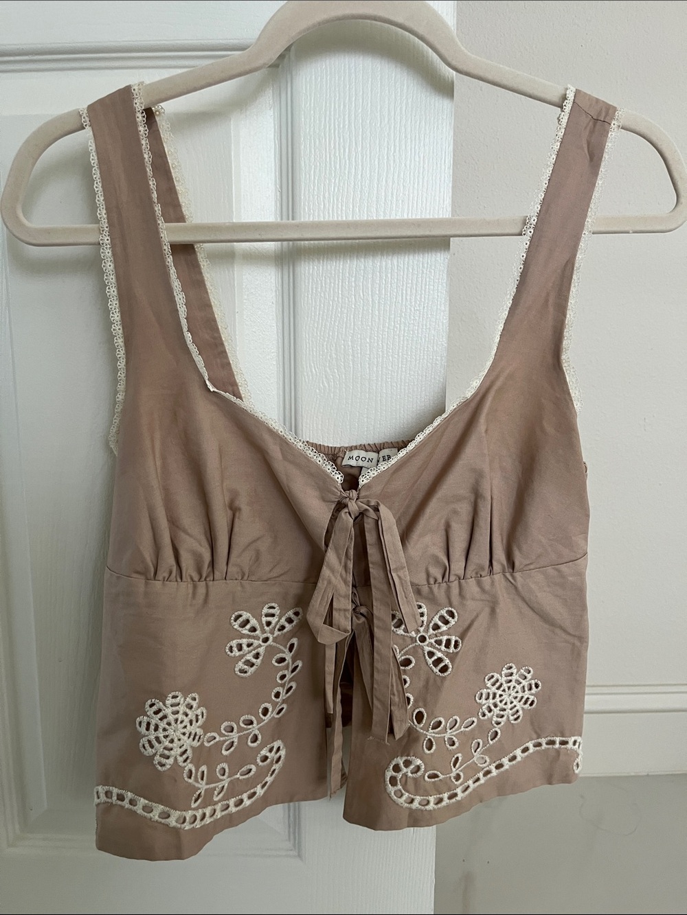 Moon River Taupe Embroidered Tie-Front Camisole Medium - Picture 2 of 7